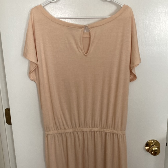 Pretty Garden, Peach color Jumpsuit, on or off shoulder. Size XL - Picture 6 of 16